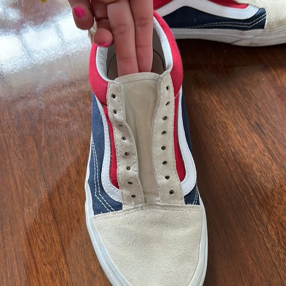 Vans - Picture 3 of 3